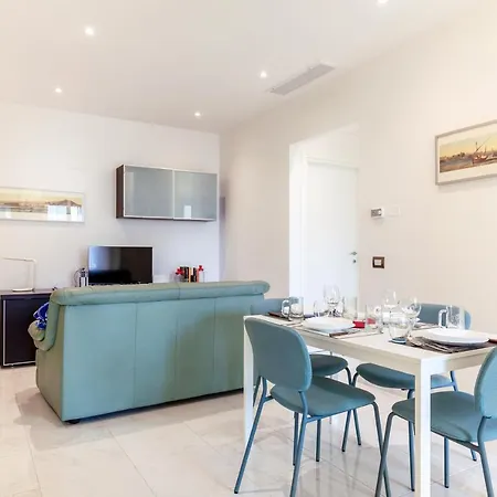 Seaside Flat With Swimming Pool And Private Parking *