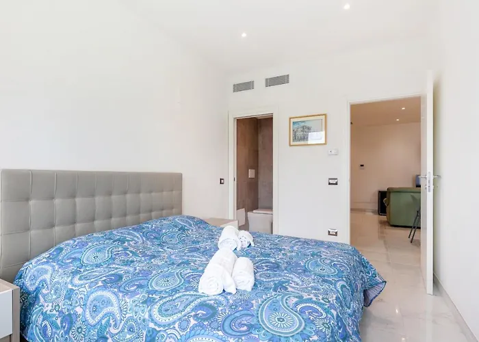Διαμέρισμα Seaside Flat With Swimming Pool And Private Parking *